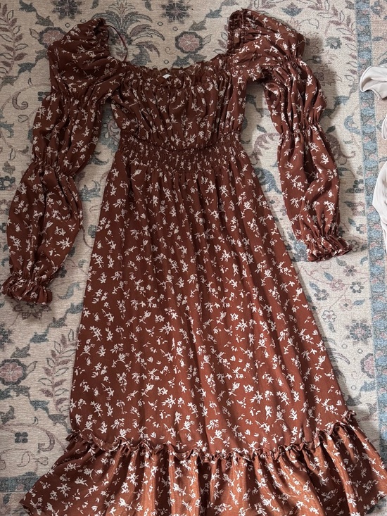 Astr Dresses & Skirts - Astr Brown Floral Maxi Dress with Puff Sleeves